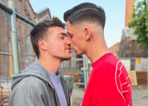 Pascal Kaiser y Moritz, la pareja cuya propuesta de matrimonio se hizo viral en un estadio.