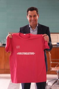 Juanma Moreno, se suma a la campaña en contra del acoso al colectivo Lgbti
